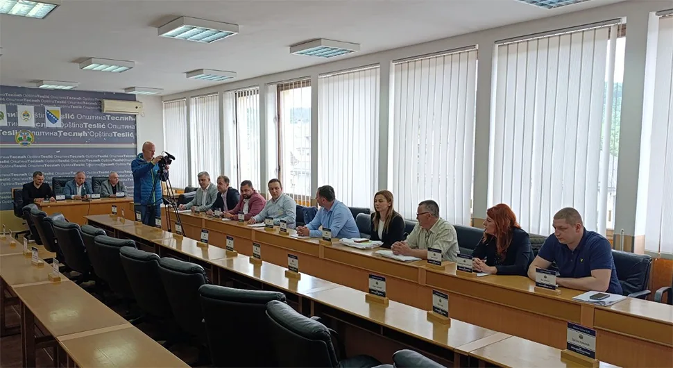 'СДС Теслић наставља да крши законске прописе, огромна штета у градском буџету'