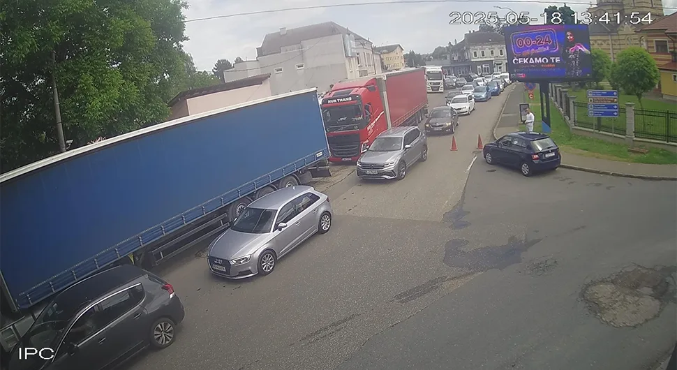 Поново гужве на појединим прелазима