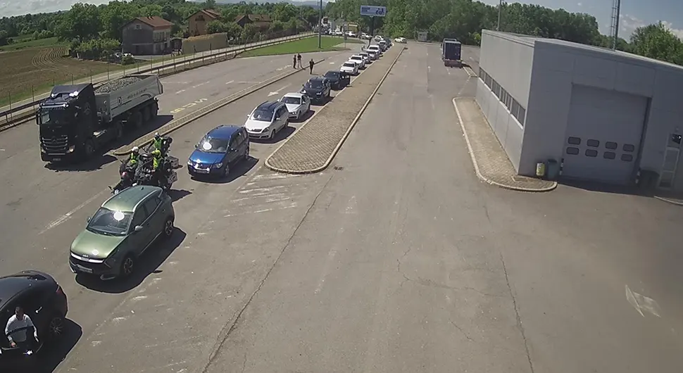 Гужве на два гранична прелаза