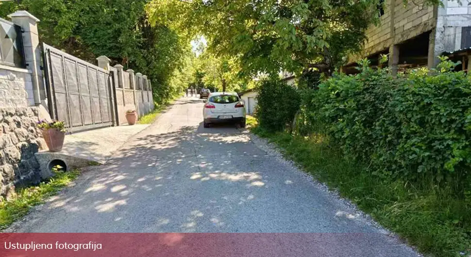 Блокиран пут до Бањ брда: Несавјесни возачи непрописним паркирањем зауставили одлазак излетиште