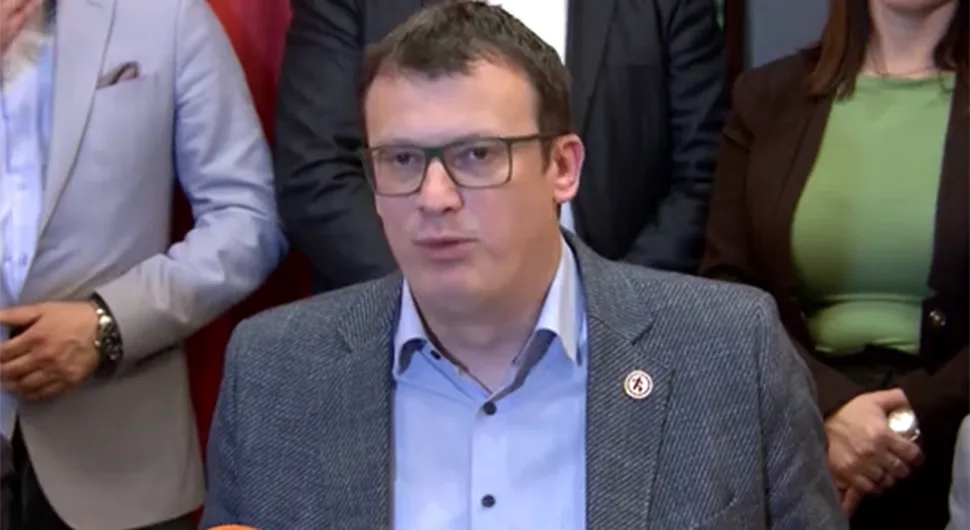 Божовића нико не доживљава у СДС-у, па се бави АТВ-ом
