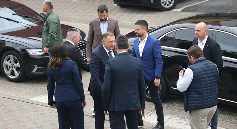 Додик на страначкој конференцији