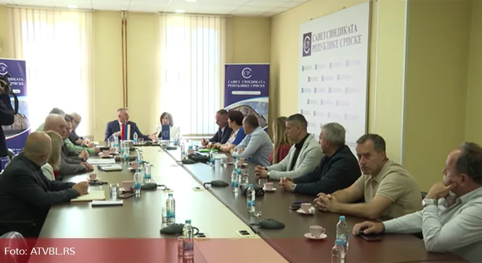 Мишић: Повећати плате и заштитити права радника