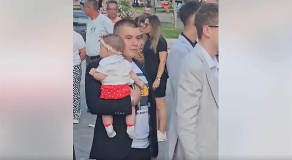 ''Пратиља'' на матури била му 18 година млађа сестра: Лука објаснио како је дошао на ову идеју