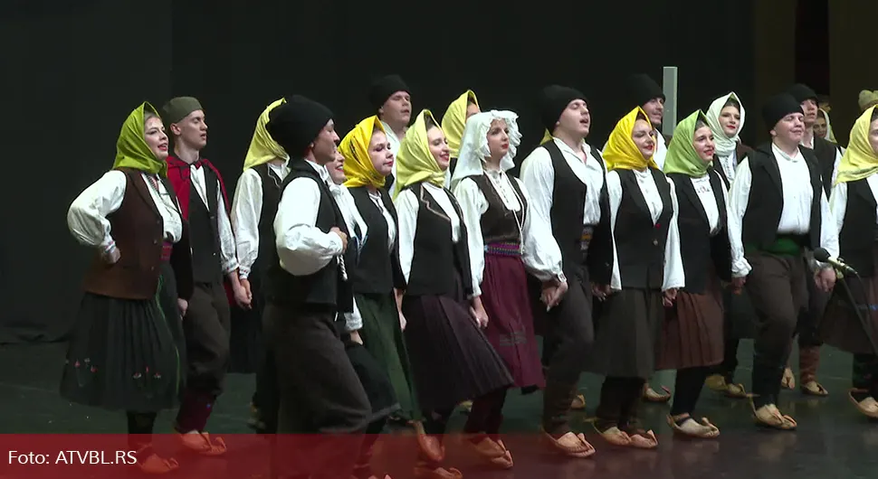 Сутра међународна смотра фолкора