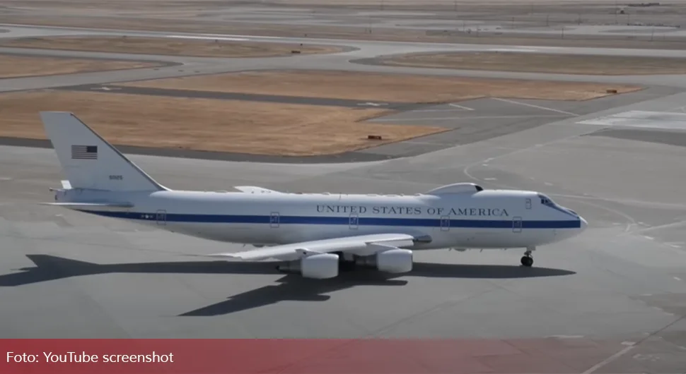 Министар рата полетио "авионом судњег дана"