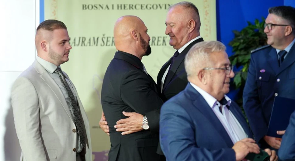 Американци и ЕУФОР ''испалили'' Зукана Хелеза