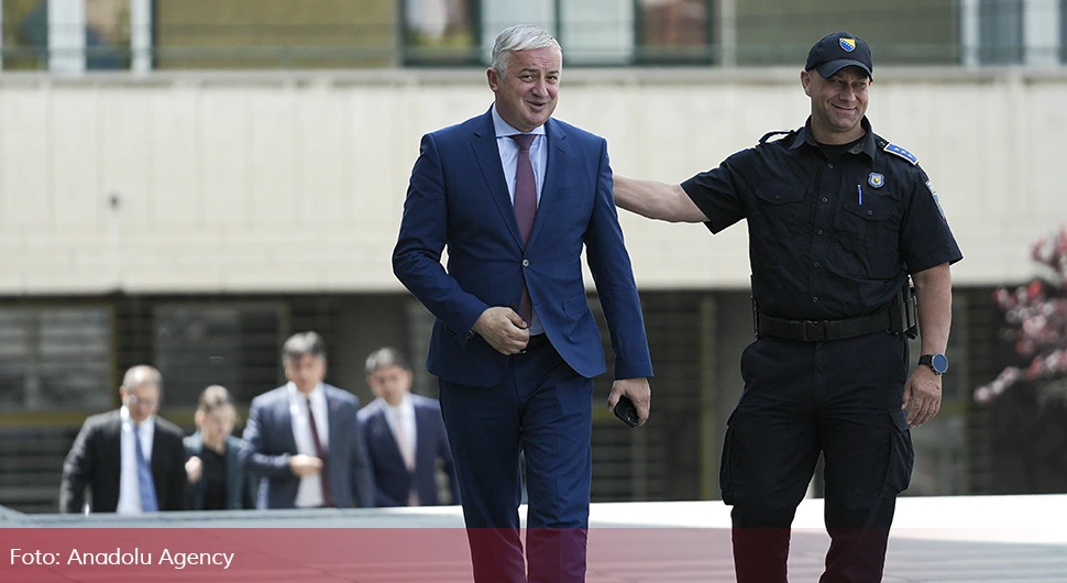 Опозиција стигла на састанак са Шмитом