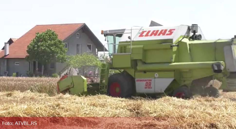Пољопривредници најавили блокаду царинског терминала на Рачи
