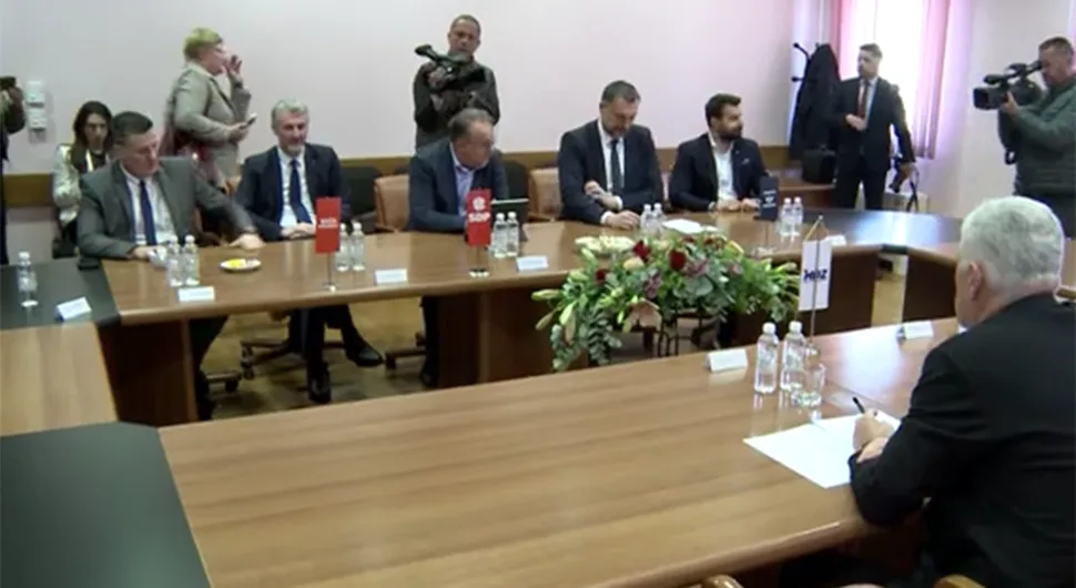 ''Тројка крива за кризу у БиХ''