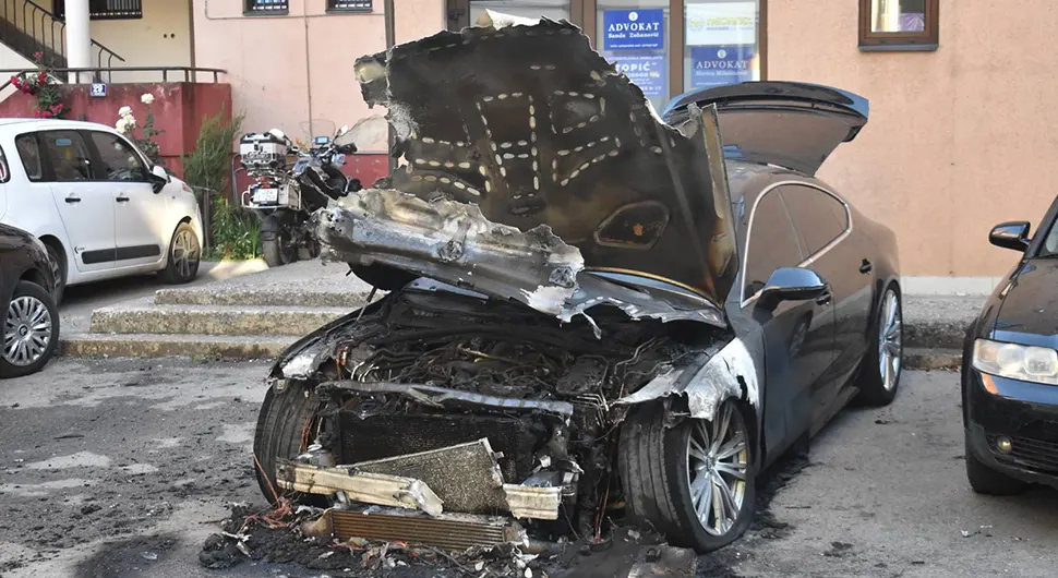 Оптужен да је бившој запалио скупоцјени ауто