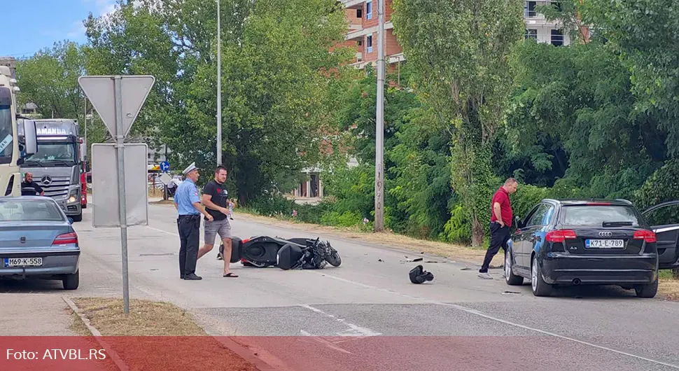 Незгода у центру града: Сударили се ''ауди'' и мотоцикл