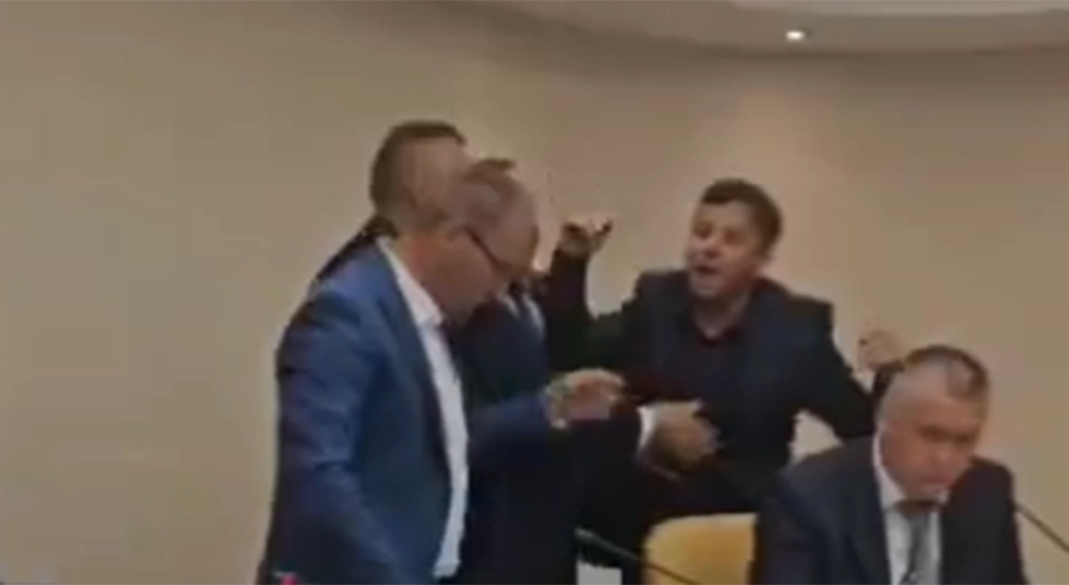 Погледајте како је Вукановић насрнуо на Стевандића