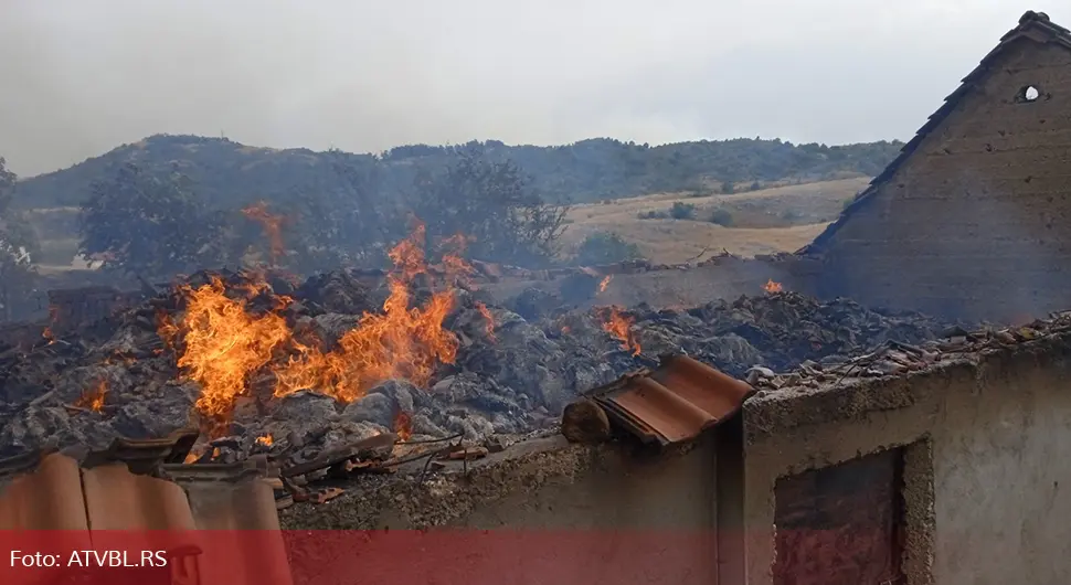 Тужни призори са југа Српске: Изгорјела три објекта, ватрогасци обуздали ватру