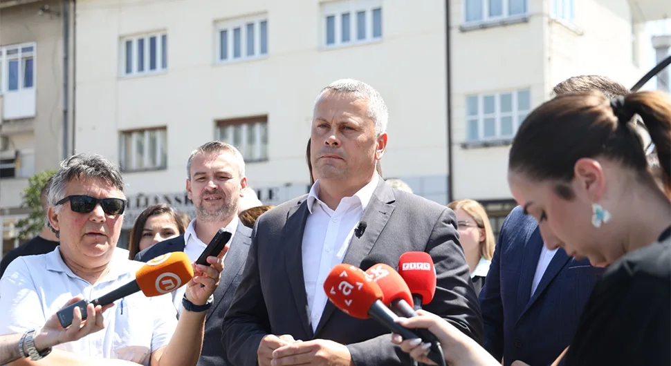 СПС покренуо петицију за поништавање тендера; Глигорић: Сијалице нису приоритет, већ реални проблеми грађана