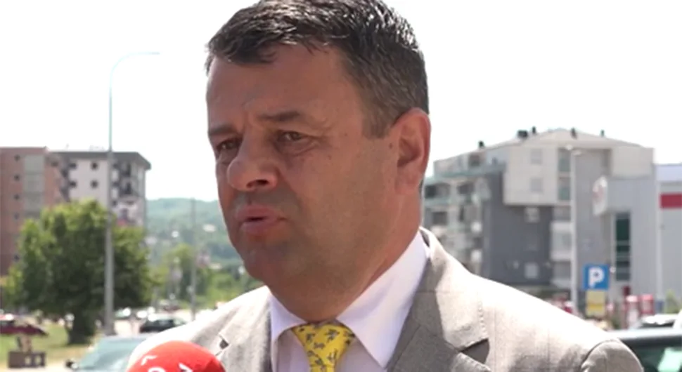 Хуртић осудио каменовање аутобуса са дјецом из Крепшића
