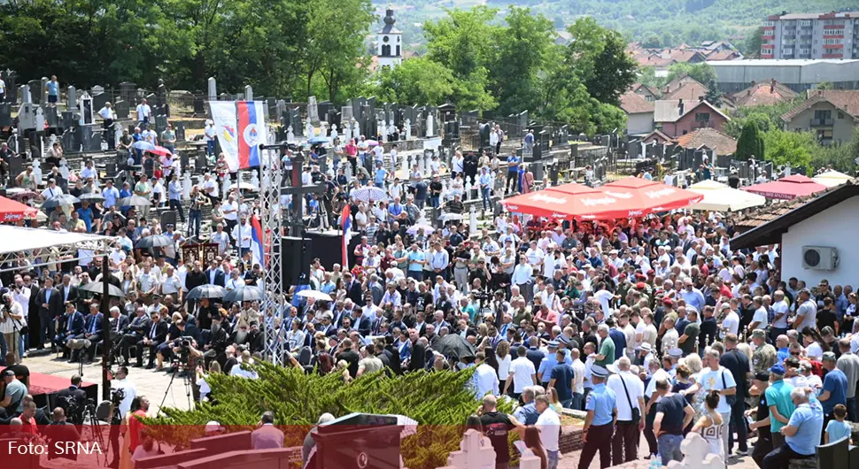 Огласила се полиција: Комеморативни скуп у Братунцу протекао мирно
