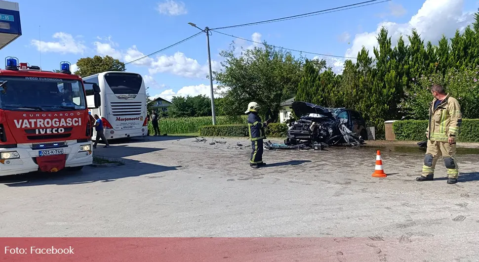 Возач "голфа" тешко повријеђен у удесу у Саничанима