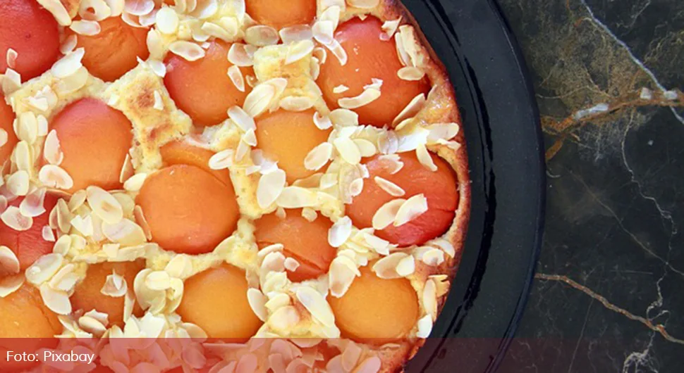 Бисквит са марелицама