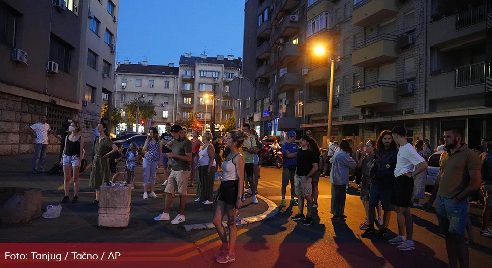 И вечерас блокаде улица у Србији