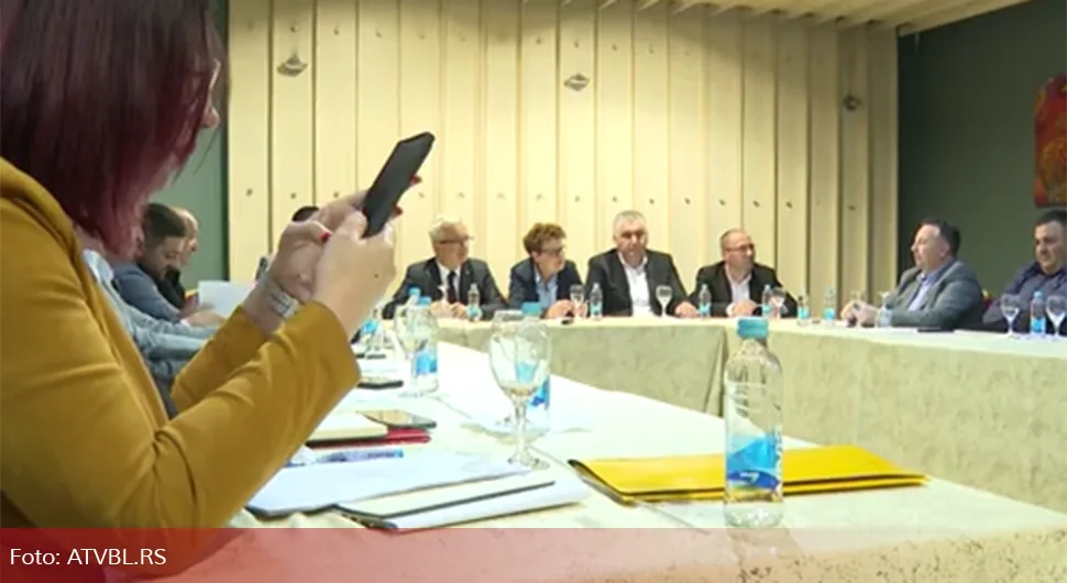 ДЕМОС се осипа, странка би могла остати без народних посланика