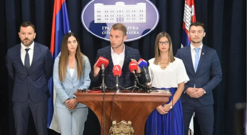 Зашто Бореновић прећуткује да је адвокат ''Вијадукта'' сарадник Станивуковића?