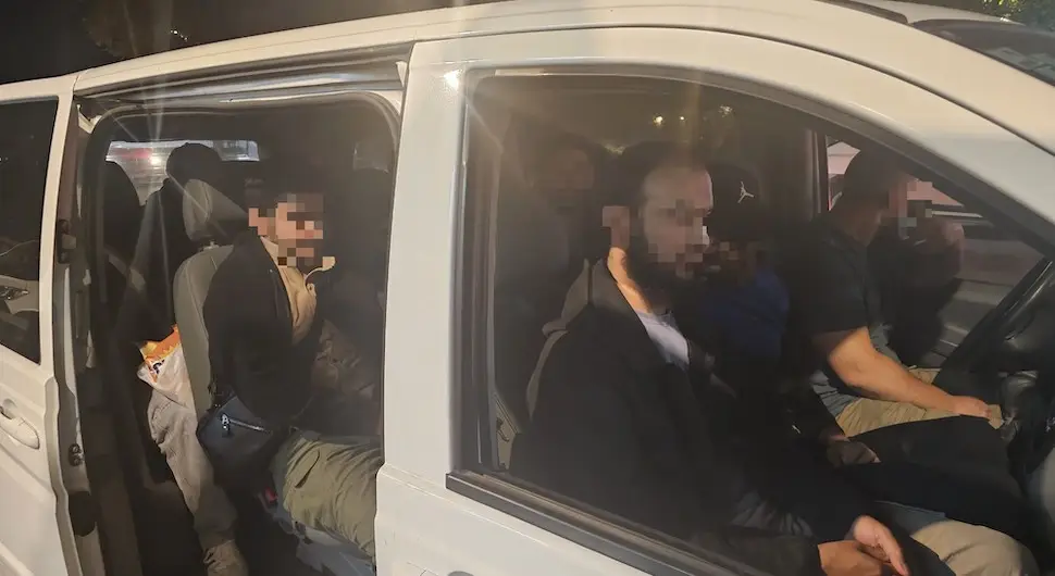 У комбију превозио 12 миграната из Сирије и Палестине