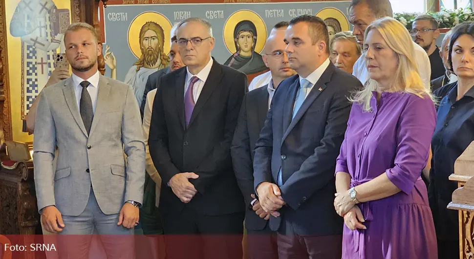 Митрополит Фотије освештао фреске и иконостас