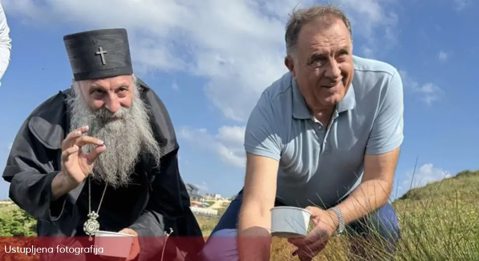 Додик са патријархом бере боровнице на Јахорини: ''Кад су руке чисте и савјест мирна''