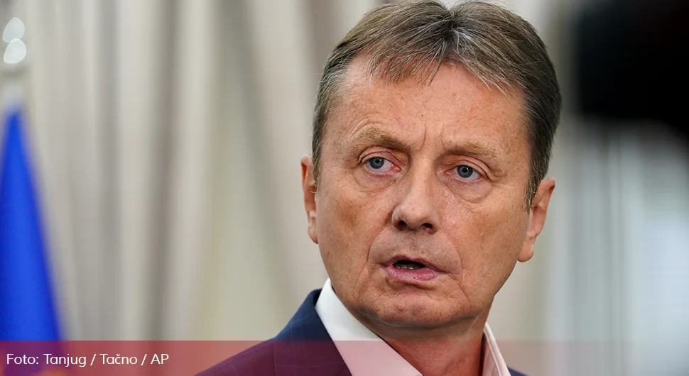 Познато здравствено стање министра Глишића