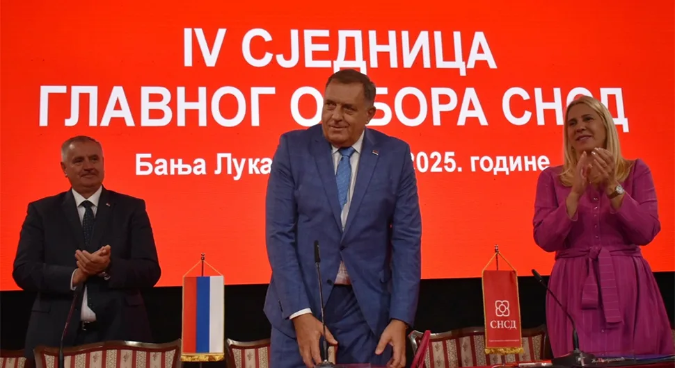 Додик громогласним аплаузом дочекан на Главном одбору СНСД-а