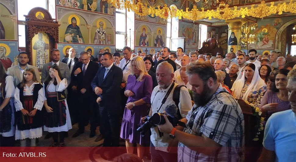Митрополит Фотије служи литургију поводом јубилеја храма, присуствује Цвијановићева