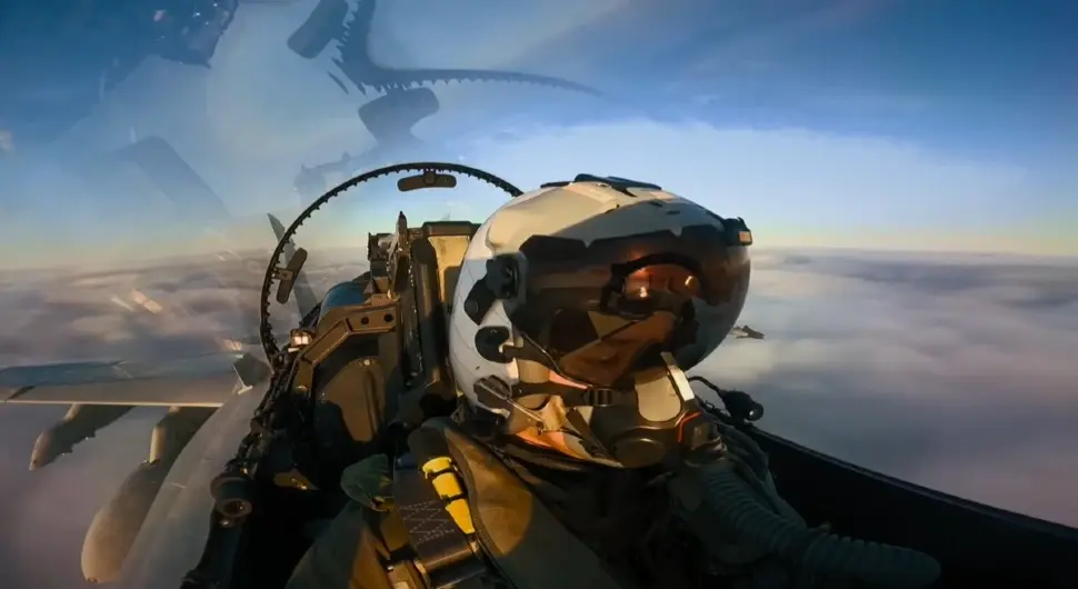 Путник на наградном лету случајно се катапултирао из авиона F-15D