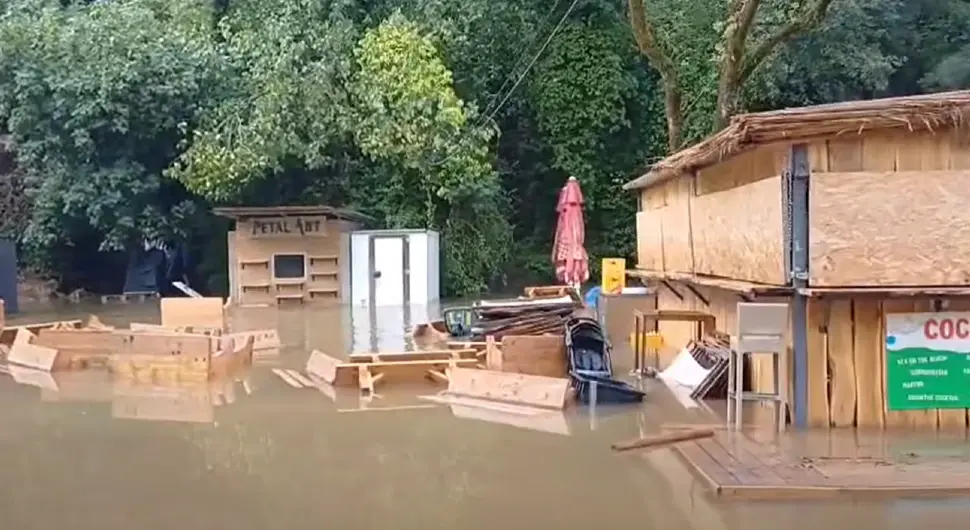 Поплављен водопад Кравица, ништа боља ситуација у Неуму