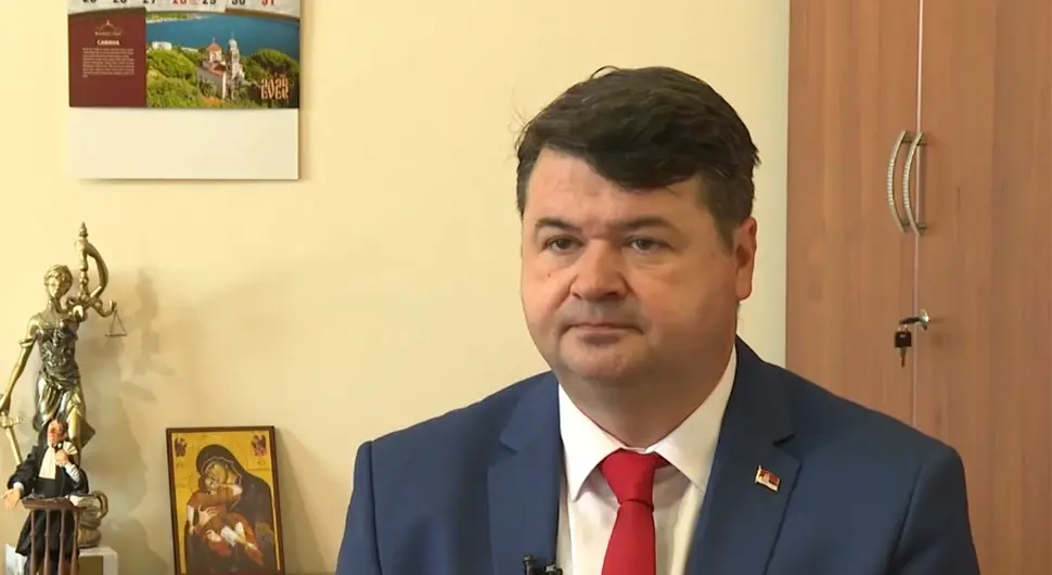 Петров за АТВ: БиХ од настанка творевина која се налази између права и политике