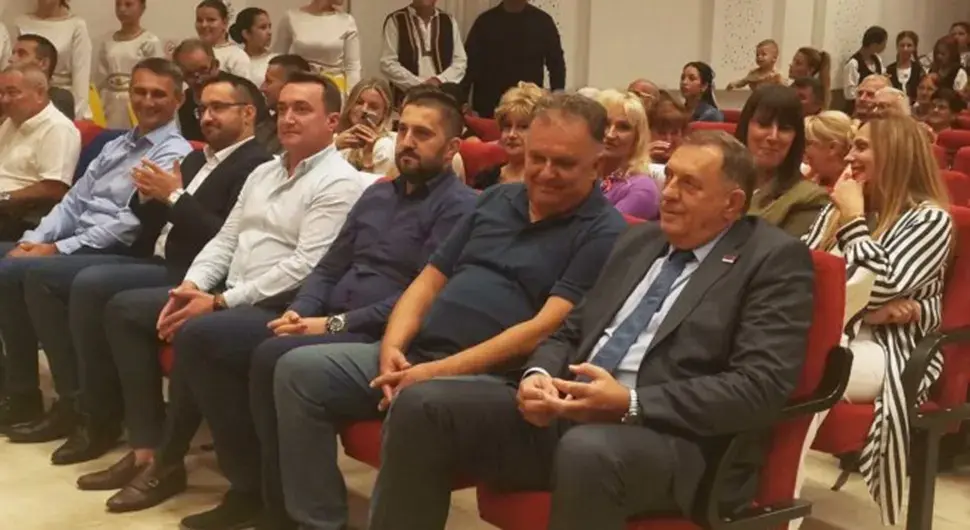 Предсједник Српске на концерту традиционалне Српске пјесме у Новој Тополи