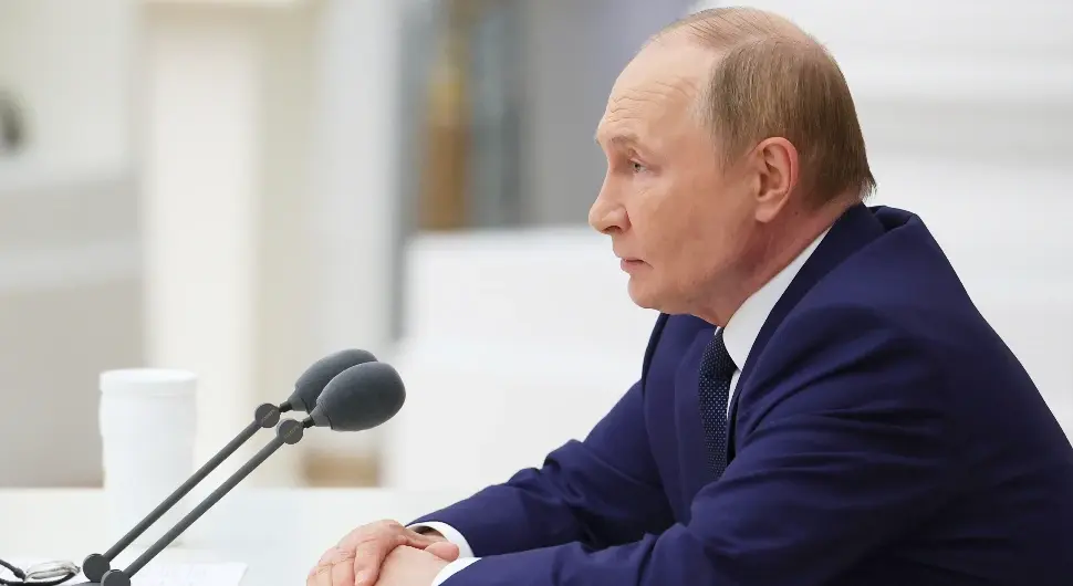 Снимљено шта Путин ради док Трамп смишља стратегију у авиону за Аљаску