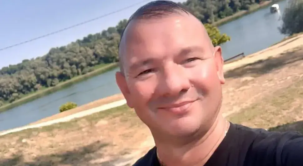 Ово је полицајац који је изгубио живот када је покушао побјећи из стана у Брчком