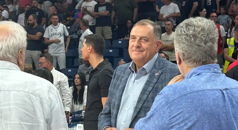 Milorad Dodik na utakmici Srbije
