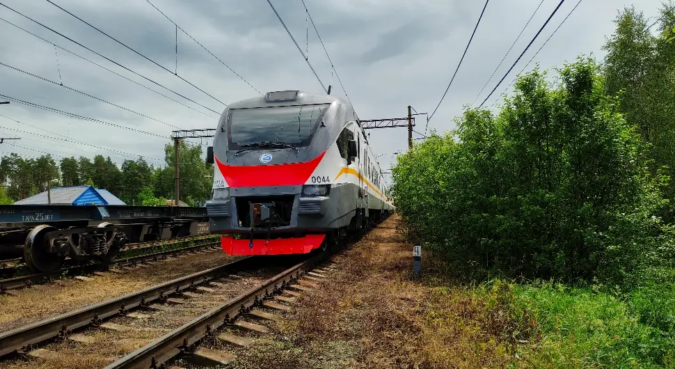 Воз пруга жељезнички саобраћај