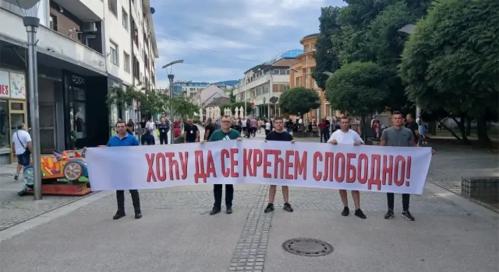 Широм Србије почела окупљања грађана против блокада