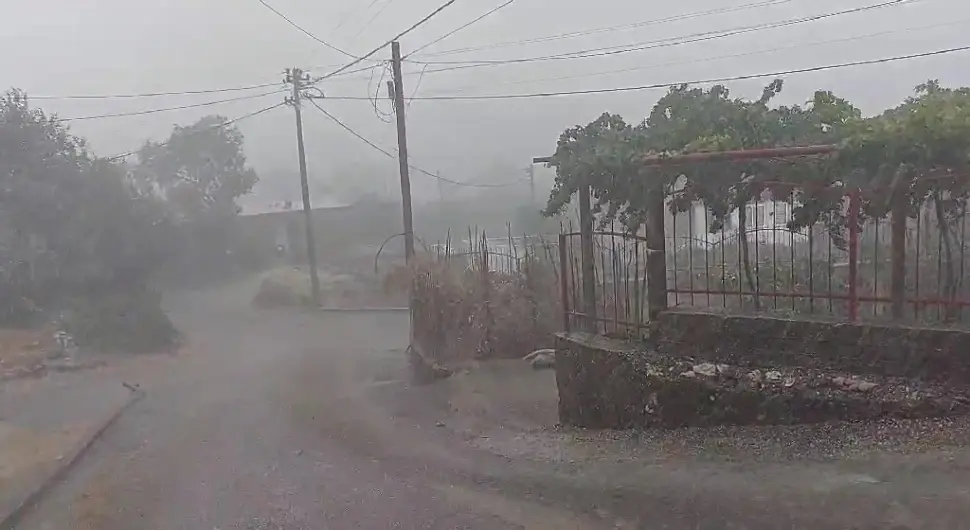 Снажно невријеме погодило југ Српске