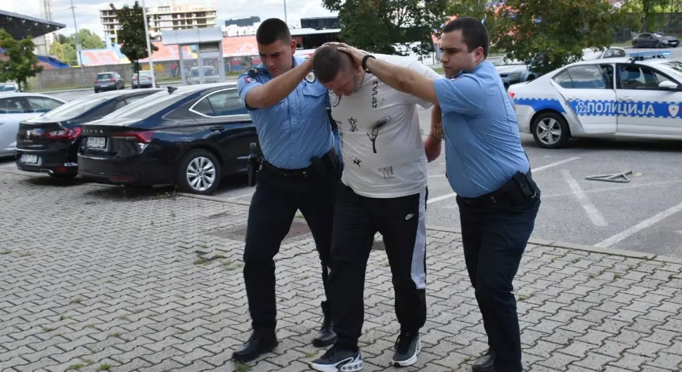 Јовић тврди да је бранио сина, не знајући да напада инспектора