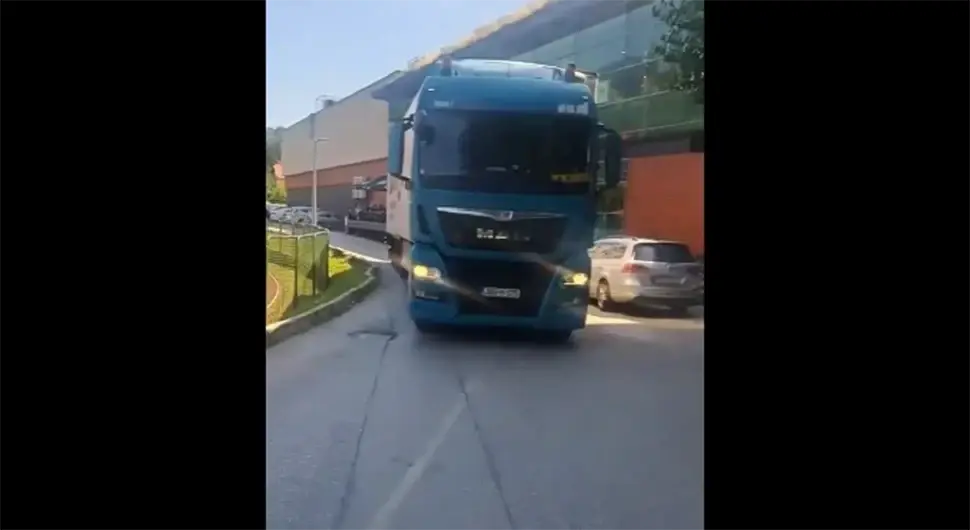 Е, је**га, крив је камионџија: Снимак насмијао регион