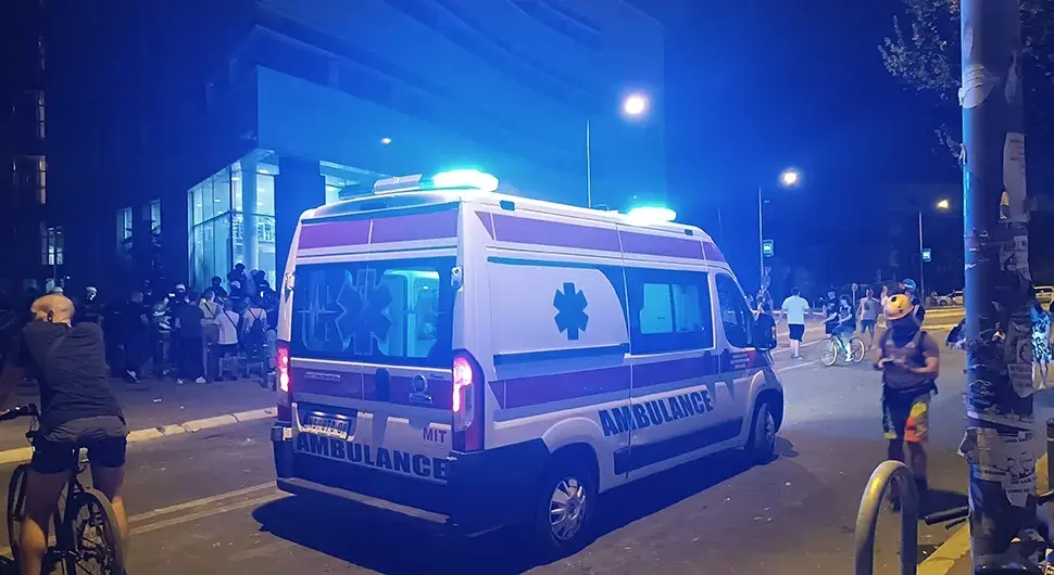 hitna pomoc srbija neredi
