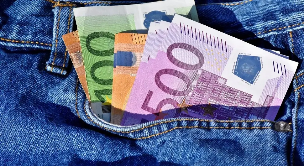 До краја августа стиже неочекивани новац за ова три знака