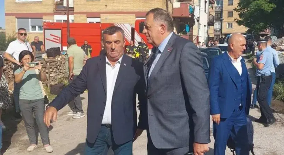 Додик у Власеници обишао стамбену зграду која је оштећена у пожару