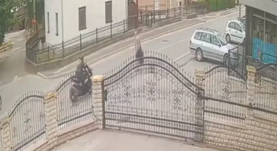 УЗНЕМИРУЈУЋЕ Мотором ударио пјешака: Мушкарац пребачен на УКЦ