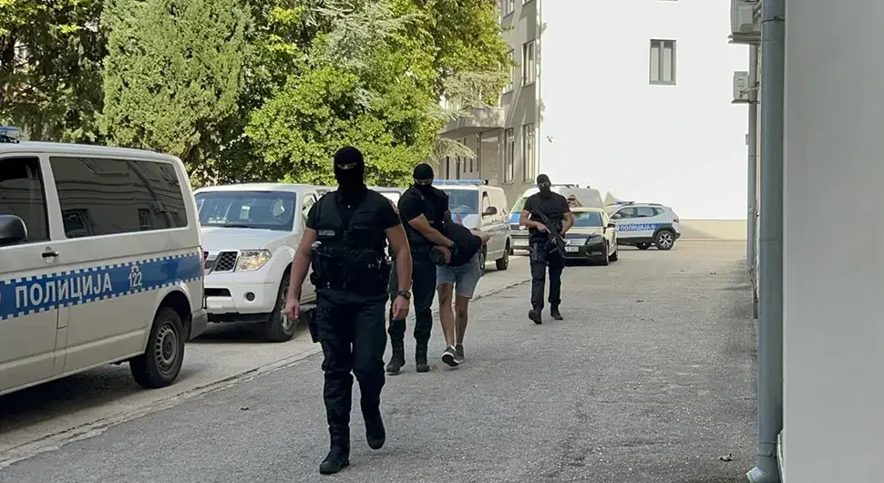 Спровођење ухапшених у ПУ Требиње