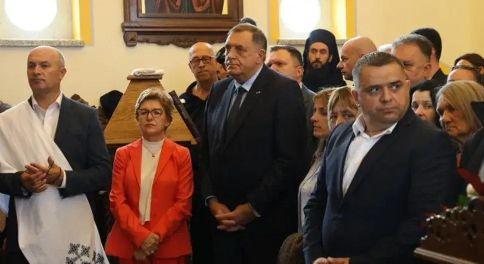 Додик присуствује освештању храма у манастиру Карановац